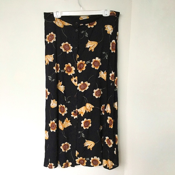 Innovare Skirt Size 18W Black with Large Flowers Button Front Maxi - Picture 1 of 6